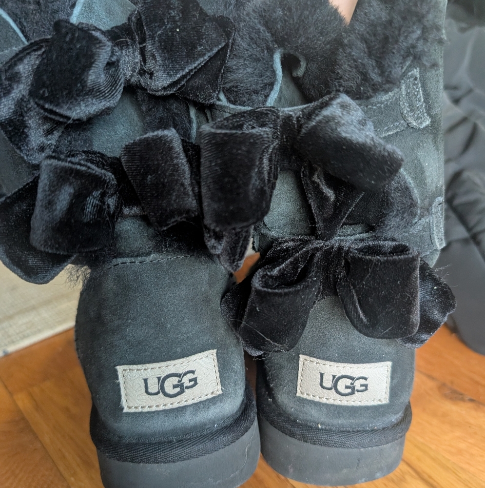 UGG Bailey Bow Boots – Women's Size 8